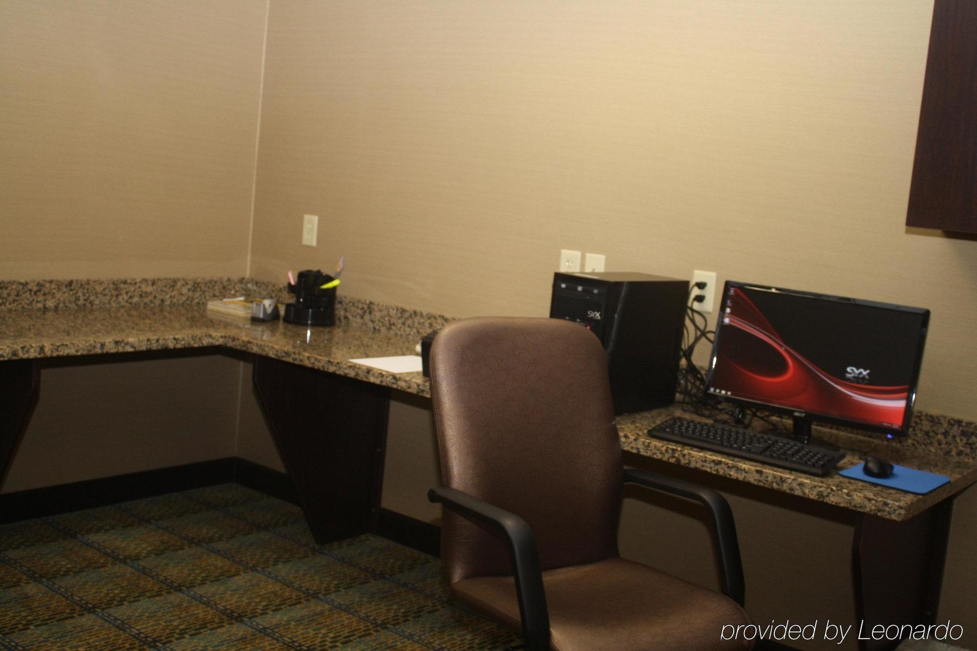 Holiday Inn Express & Suites Fairmont By Ihg Facilități foto